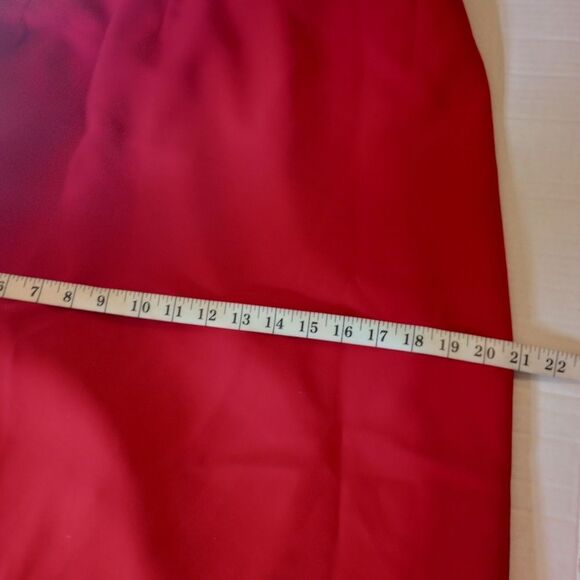 Le Suit red knee length pencil skirt with split in back and zipper closure SZ 16 - Picture 6 of 7